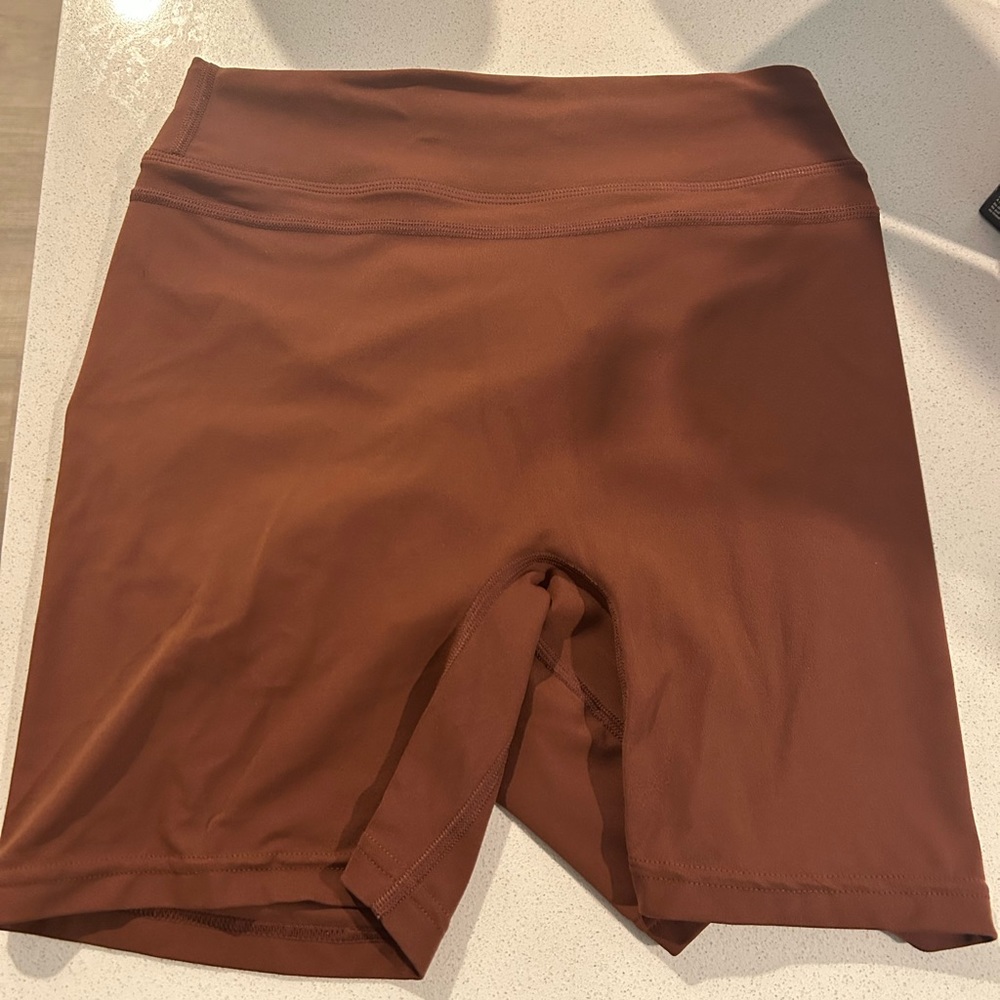 Small brown Tom tiger shorts